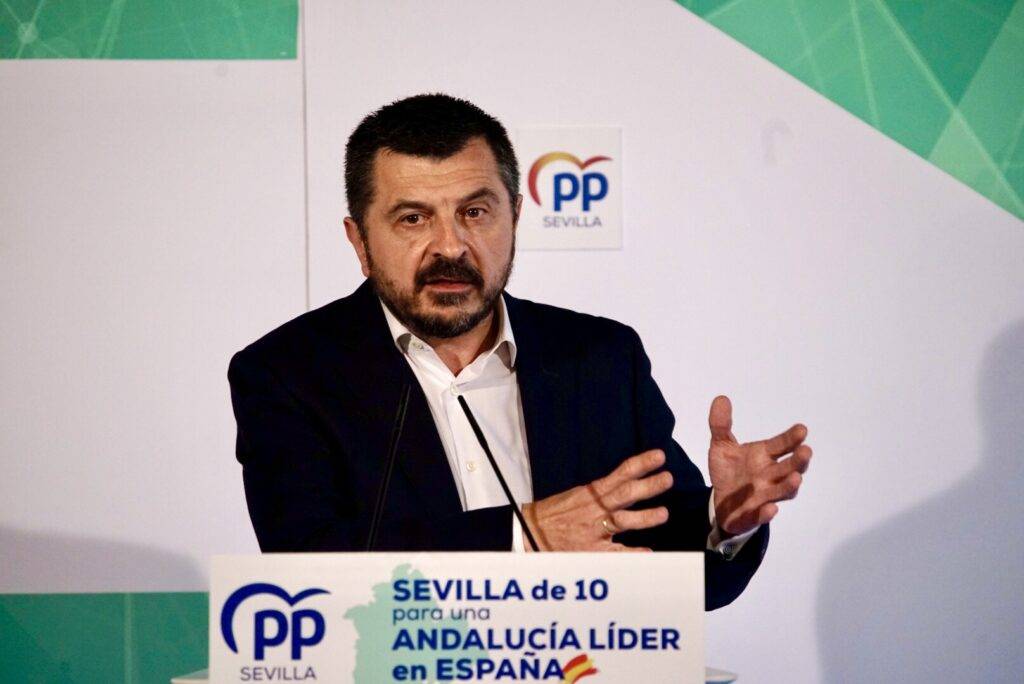 PPA の副書記長は、PSOE-A が「私たちの土地をペドロ サンチェスと彼の利益に売却したが、アンダルシアは屈服せず、大統領を先頭に、彼らが私たちに負っているすべてのものを要求しようとしている」と断言します。